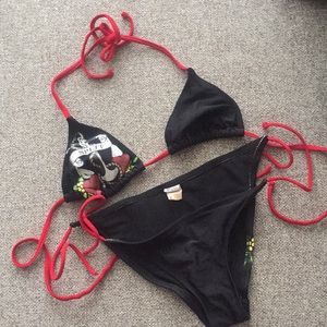 Split bikini swimsuit